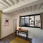 Cosy Getaway In Historic Apartment