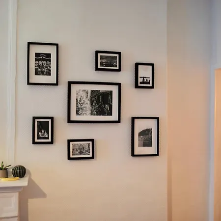 Cosy Getaway In Historic דירה