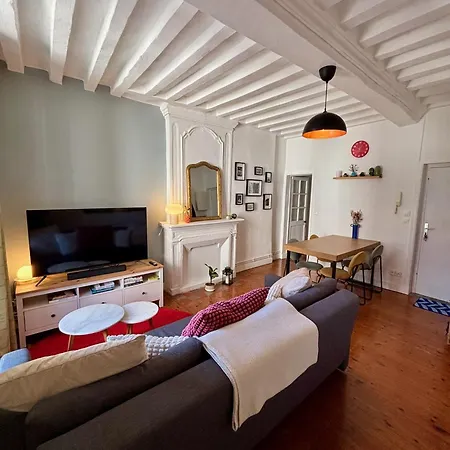 Cosy Getaway In Historic Apartment