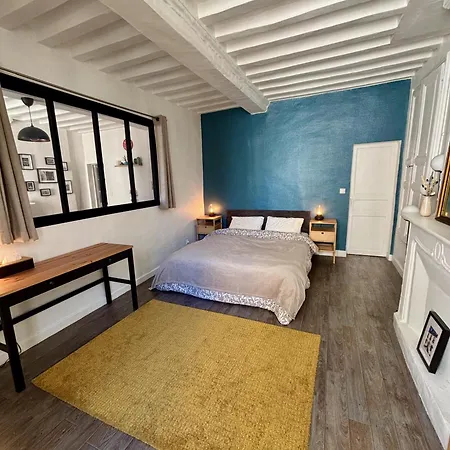 Cosy Getaway In Historic Apartment