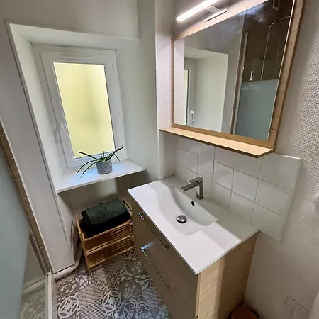 Cosy Getaway In Historic דירה באיו